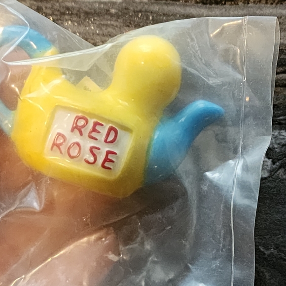 Mini red rose vintage teapots collection - Picture 5 of 7